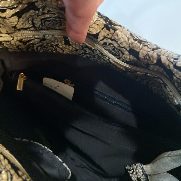 NWT~Faux Patent Leather Floral Crossbody Purse w/Rhinestone Rivets & Keychain - Picture 11 of 16